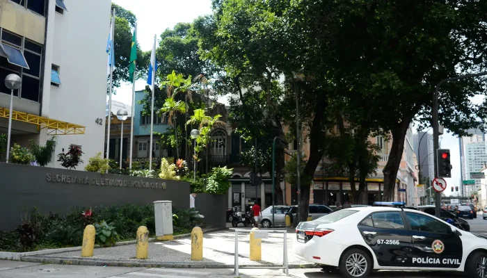 Polícia Civil desmantela rede de apostas online e lavagem de R$ 130 milhões no Rio