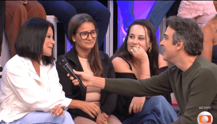 Familiares de Aline, Ana Paula e Milena estão na plateia do Sincerão — Foto: Cid