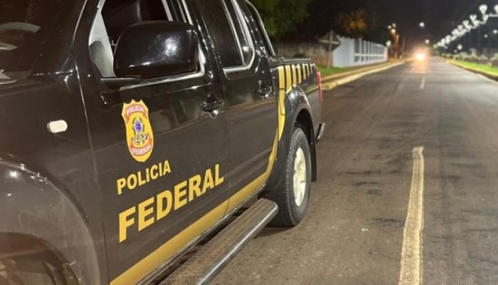 PF e PMPR apreendem van com cigarros contrabandeados no Paraná