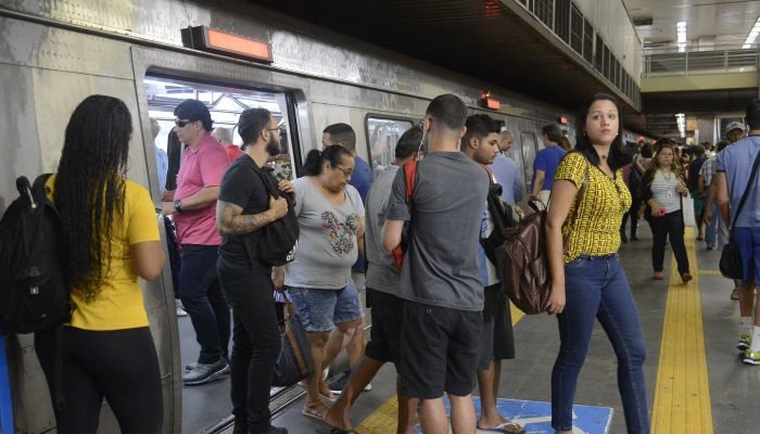 Metrô do Rio normaliza operação após falha na sinalização