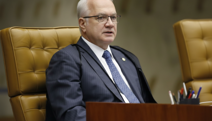 Relatoria de caso envolvendo Moraes e Vorcaro é assumida por Fachin, que suspende processos