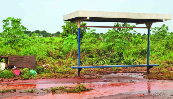Moradores do Santa Emília aguardam asfalto prometido pela Prefeitura