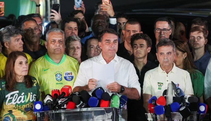 flavio-bolsonaro-abre-mao-de-pedido-de-anulacao-das-eleicoes