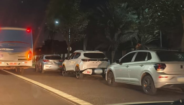 Sequência de carros que colidiram — Foto: Sequência de carros que colidiram - Fo