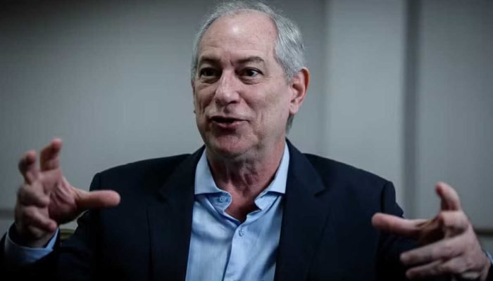 Ciro Gomes retorna ao PSDB em Fortaleza e fala em 'libertação' do Ceará