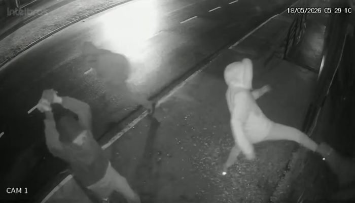 Suspeitos durante o crime ocorrido na madrugada desta segunda-feira (18). — Foto