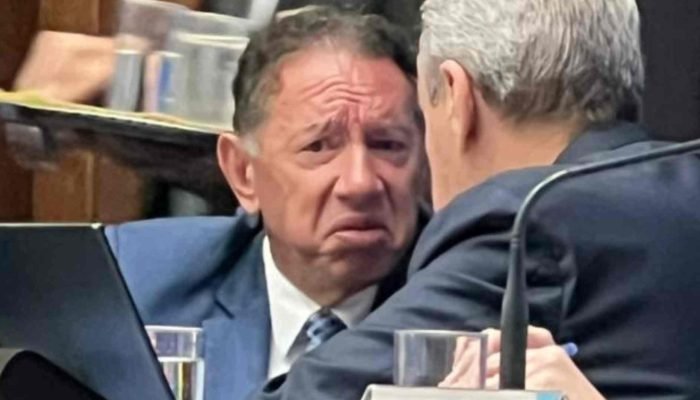 Presidente da Alems, Gerson Claro (PP) só apareceu na sessão para falar com o 1º