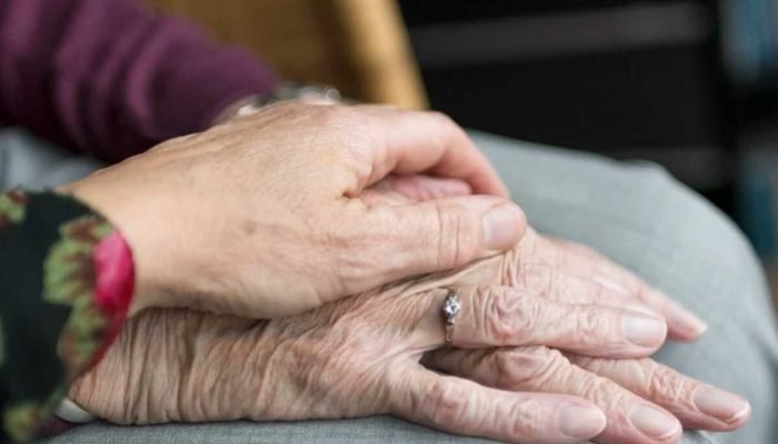 Idosa de 71 anos é resgatada após abandono familiar em Campo Grande