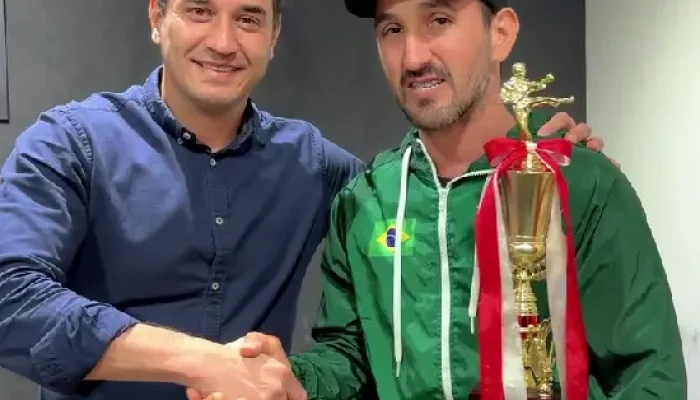 Prefeito de Naviraí recebe atleta que ficou em terceiro no Mundial de Karatê no Japão