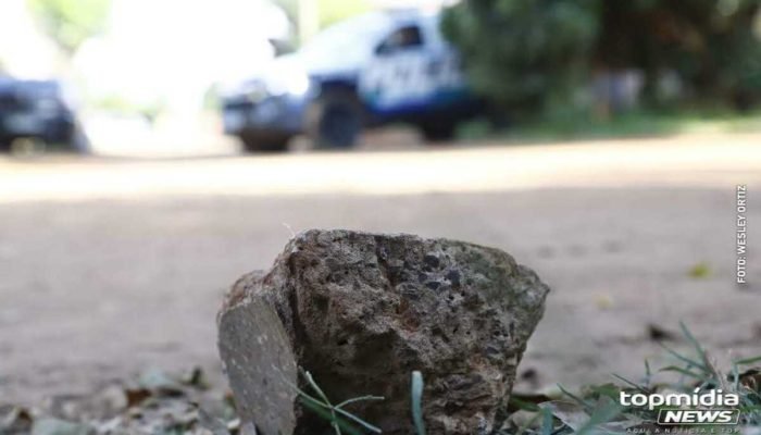 Criança de 6 anos tem olho ferido ao ser atingida por pedra no Tiradentes
