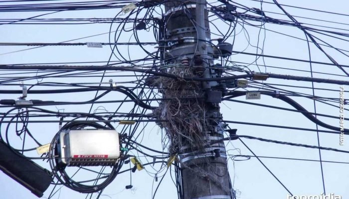 Morador desconfia de 'gato' após conta de luz disparar e denuncia furto de energia em Campo Grande