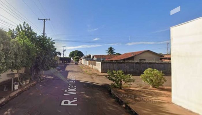 Perseguição policial a casal em moto sem capacete termina em queda e apreensão de droga na capital