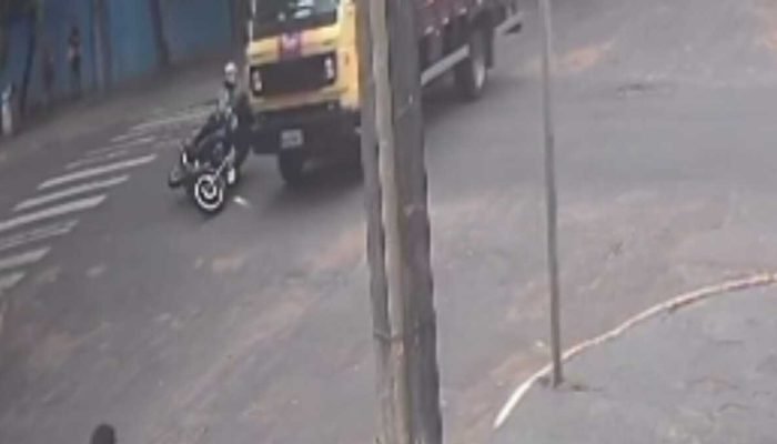 Câmera flagra caminhão cruzando via e atropelando mulher em Campo Grande