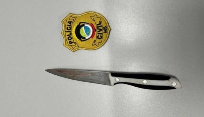 Homem é esfaqueado e mulher agredida em invasão domiciliar em Campo Grande
