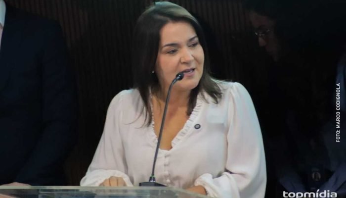 Servidores da Educação de Campo Grande Protestam Contra Taxação com Salários Abaixo do Mínimo
