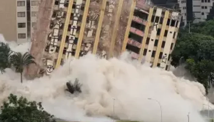 Hotel de Luxo é Implodido no Centro de Brasília