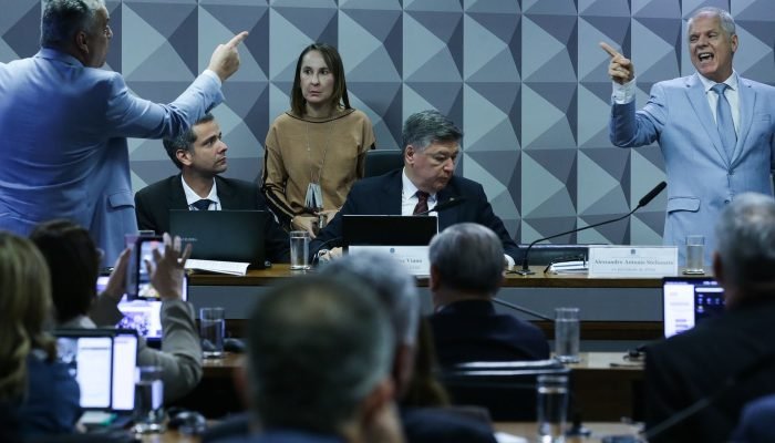 CPMI enfrenta impasse com ex-presidente do INSS em depoimento nesta segunda-feira