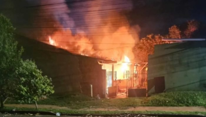 Foto: Casa foi tomada por incêndio (Reprodução, Instagram Central de Notícias 67