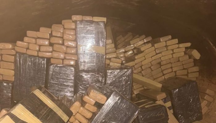 Foto: Entorpecentes apreendidos. (Reprodução, 3pelpm.rionegro)