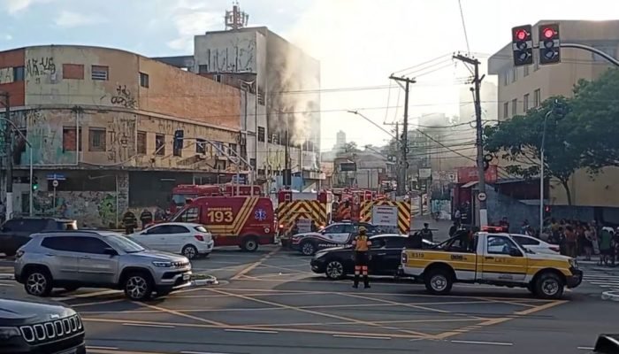 Incêndio em apartamento na Vila Prudente — Foto: Incêndio provocou duas mortes e