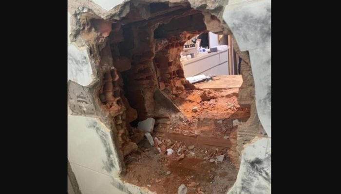 Buraco feito na parede dupla — Foto: Buraco feito na parede dupla (divulgação)