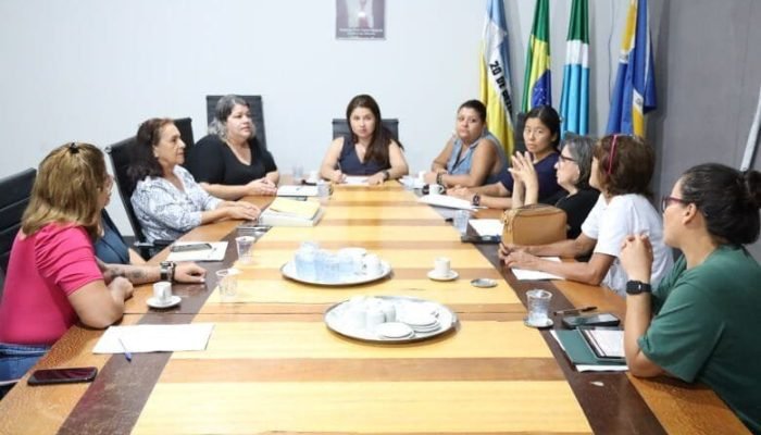 Vereadora se comprometeu a buscar soluções junto à administração municipal - Crédito: Valdenir Rodrigues/CMD