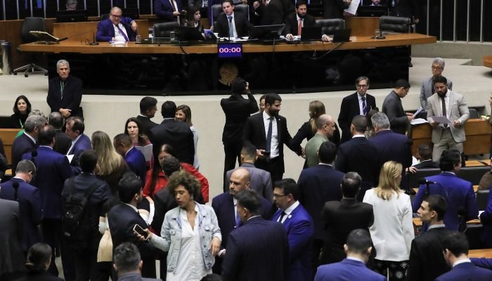 Câmara aumenta penas para crimes como extorsão e escudo humano