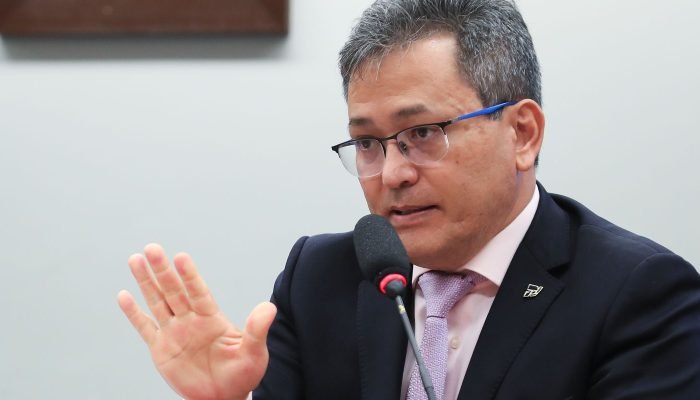 Secretário da Receita defende isenção do IR como benefício à população