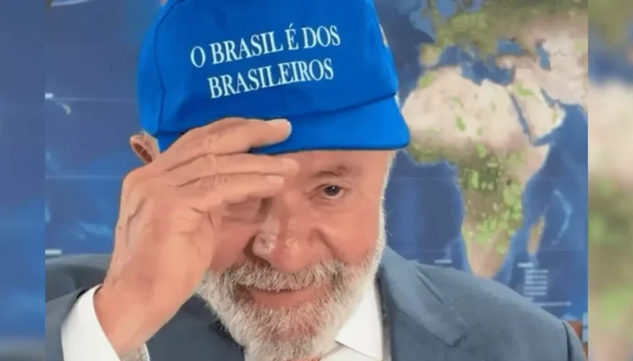 Lula com boné polêmico (Reprodução, Redes Sociais)