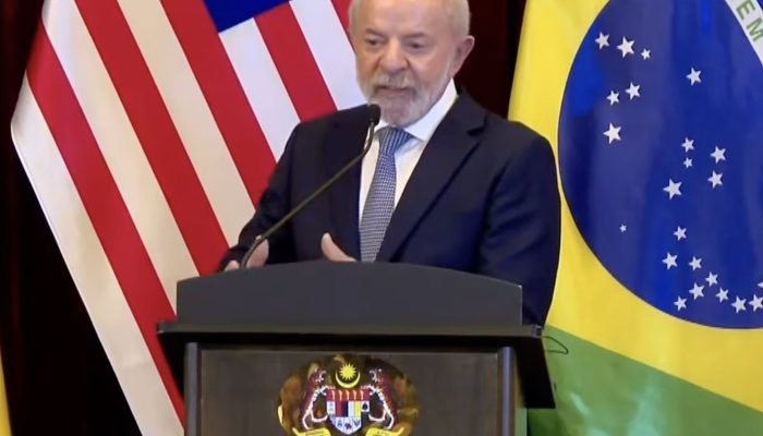 Lula critica falta de lideranças globais durante visita à Malásia Lula critica falta de lideranças globais durante visita à Malásia