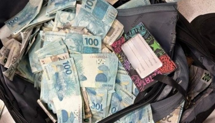 Dinheiro encontrado durante operação em SC — Foto: Dinheiro encontrado durante o