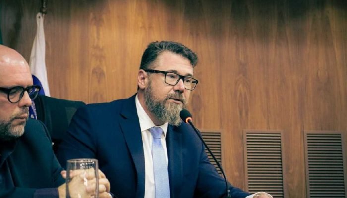 Inclusão da comunidade surda: Pollon propõe Libras obrigatória em transmissões governamentais