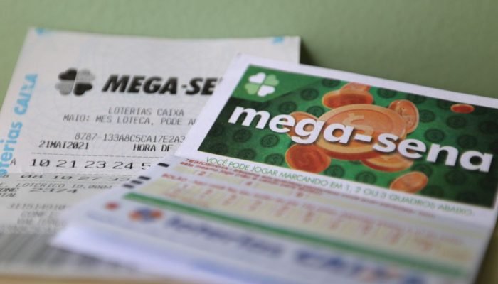 Bilhetes de aposta da mega-sena.