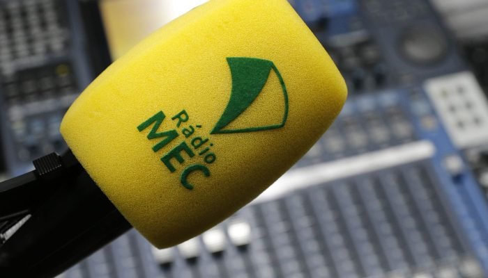Rádio MEC retoma as crônicas de Ruy Castro e Heloisa Seixas
