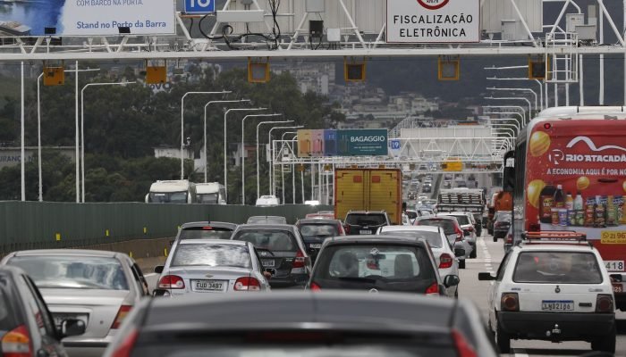 Censo: carro é o meio de transporte mais usado para ir ao trabalho
