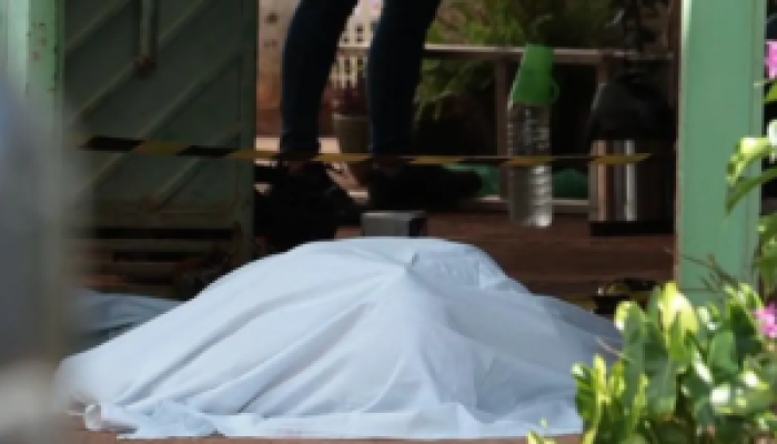 Trabalhador morre eletrocutado ao instalar motor em portão