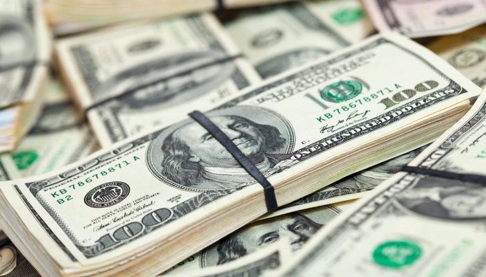 Dólar tem leve alta com Haddad e Fed no radar; Ibovespa aguarda abertura