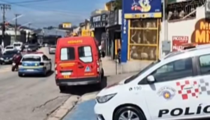 Foto: 1 de 1 Imagem colorida de viaturas da PM e do Corpo de Bombeiros. Metrópol