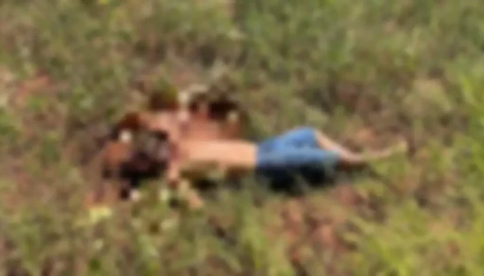 Jhonatan apresentava ferimentos no rosto e na cabeça, possivelmente causados por arma branca. (Foto: Direto das Ruas)