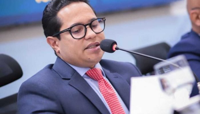 Papy atende pedido no Jardim dos Estados e avalia: ‘luz não é luxo, é necessidade’ Papy atende pedido no Jardim dos Estados e avalia: 'luz não é luxo, é necessidade'