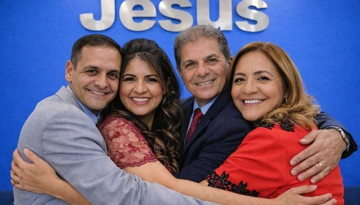 Foto: Pastor Sales Batista acompanhado por Kennedy Salles, seu filho, Luciana Sa