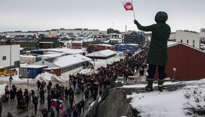 Foto: Manifestantes protestam na Groenlândia contra ameaça de anexação de Donald