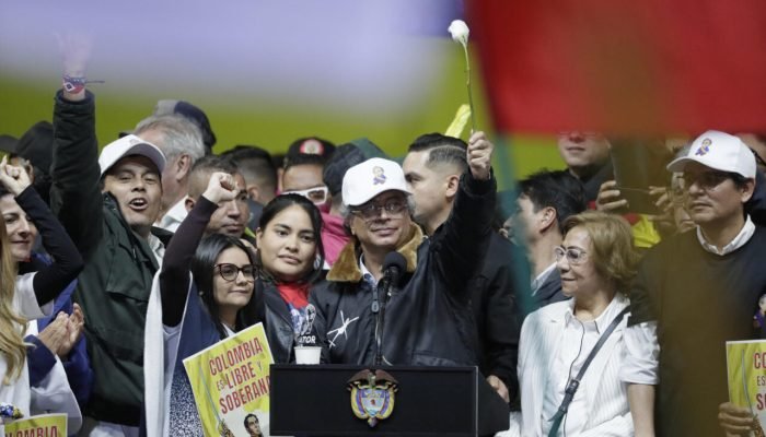 Petro exige que EUA devolvam Maduro para julgamento na Venezuela