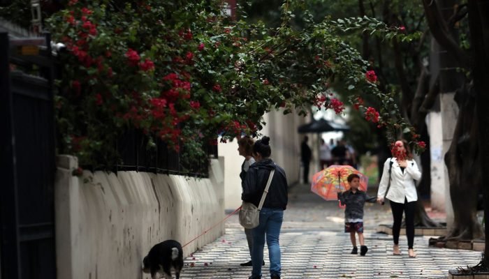 Capital paulista amanhece com céu encoberto e chuva Capital paulista amanhece com céu encoberto e chuva
