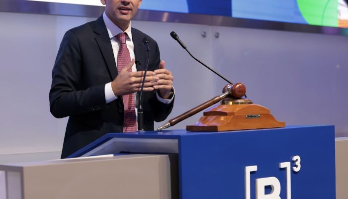 Porto de São Sebastião será leiloado até abril de 2026, diz ministro