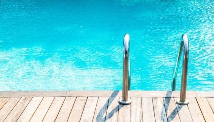 piscina-da-escada-easy-resizecom