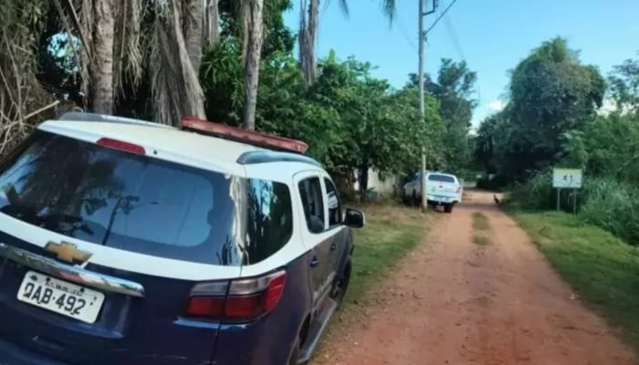 Força Tática e Perícia em local onde suspeito trocou tiros com militares — Foto: