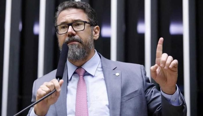 Deputado Marcos Pollon é punido por obstrução na Câmara; ele alega perseguição