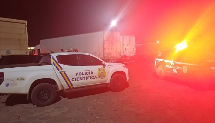 Motorista de 53 anos morre dentro de carreta em posto de gasolina