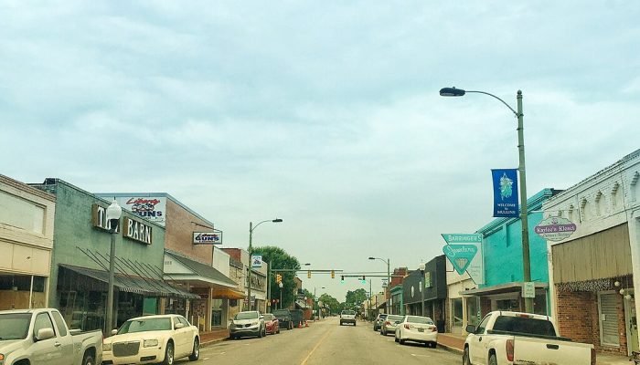 Decoração natalina em estacionamento público — Foto: Busca Gazeta do Povo